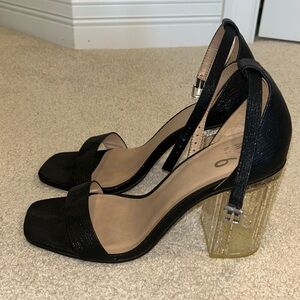 Mix No. 6 Black w/ chunky gold sparkle clear heel. Only wore to Homecoming once!